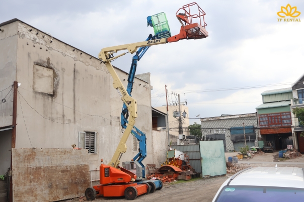 Xe nang nguoi Boom lift