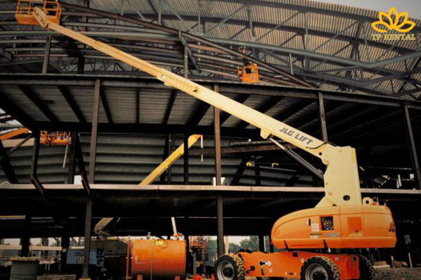 xe nang nguoi s boom lift.jpg