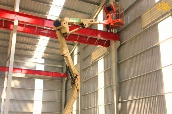 xe nang nguoi boom lift dau